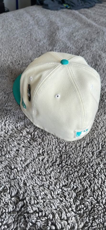 RARE Miami Marlins Cream New Era 59FIFTY (Size 7 1/8) - photo 3