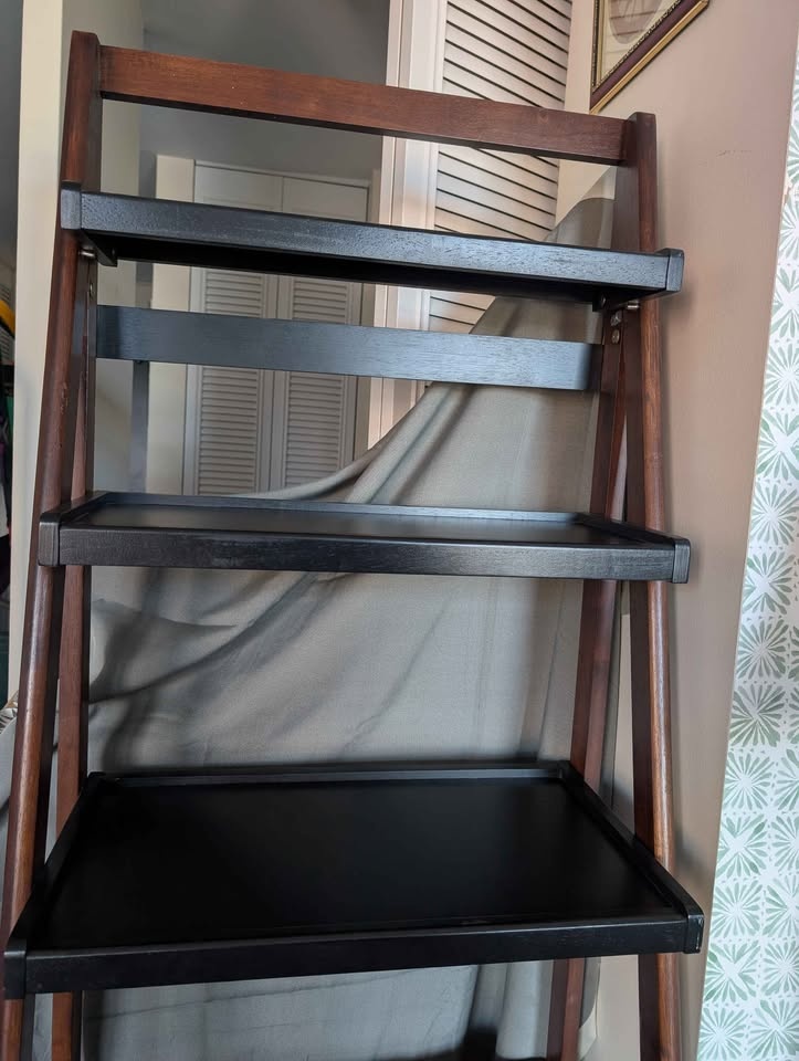 Beautiful Black and Brown Tiered Bookshelf - photo 4