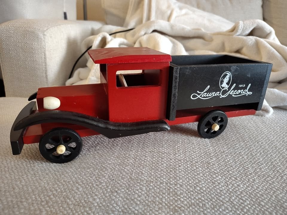 Wooden Laura Secord Delivery Truck – Rolling Wheels – 13” Long