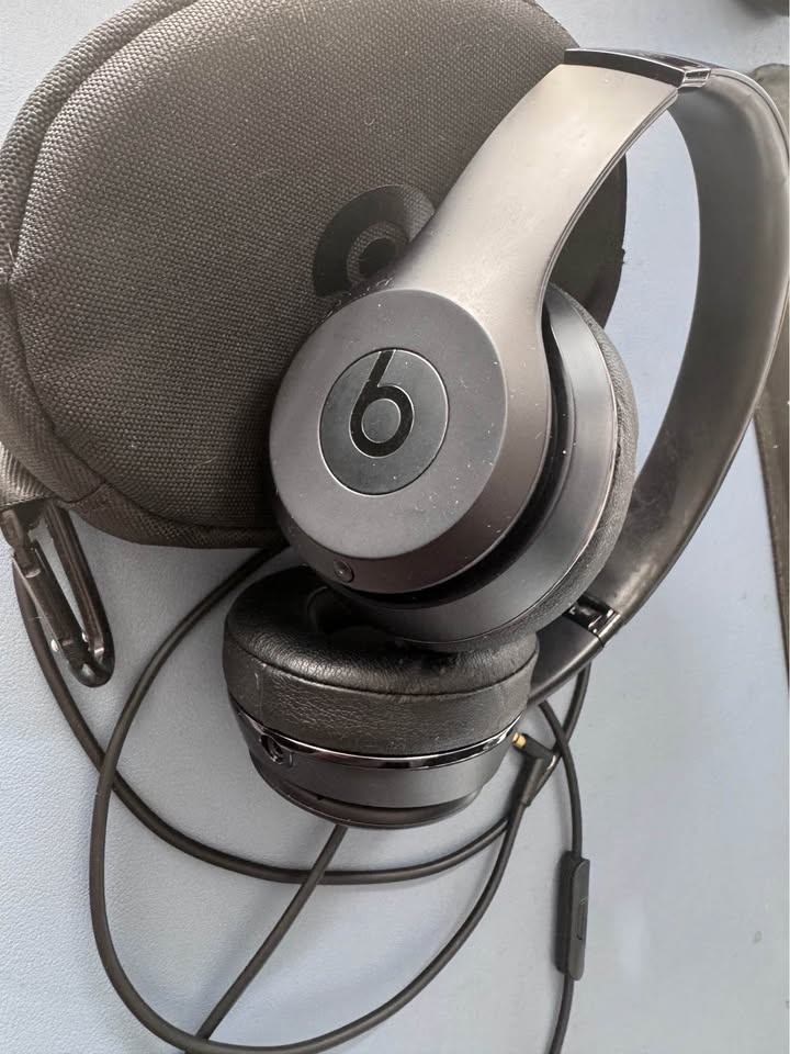 Beats Solo wireless headphones - photo 2
