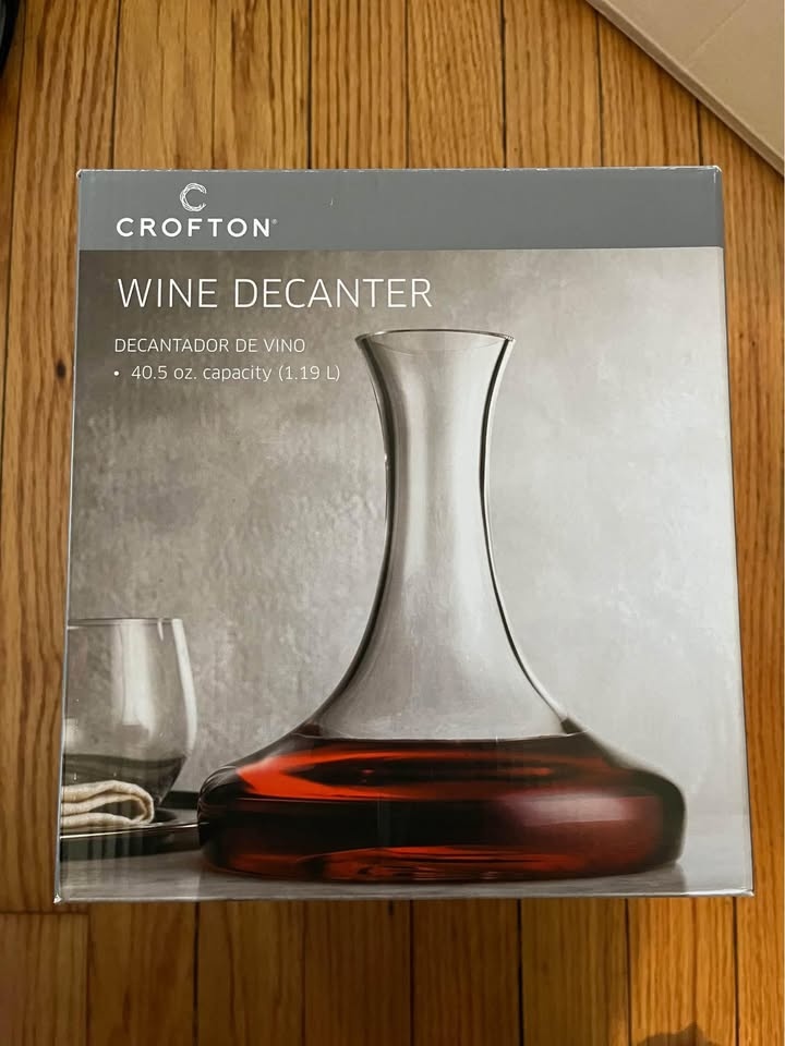 Unused wine decanter