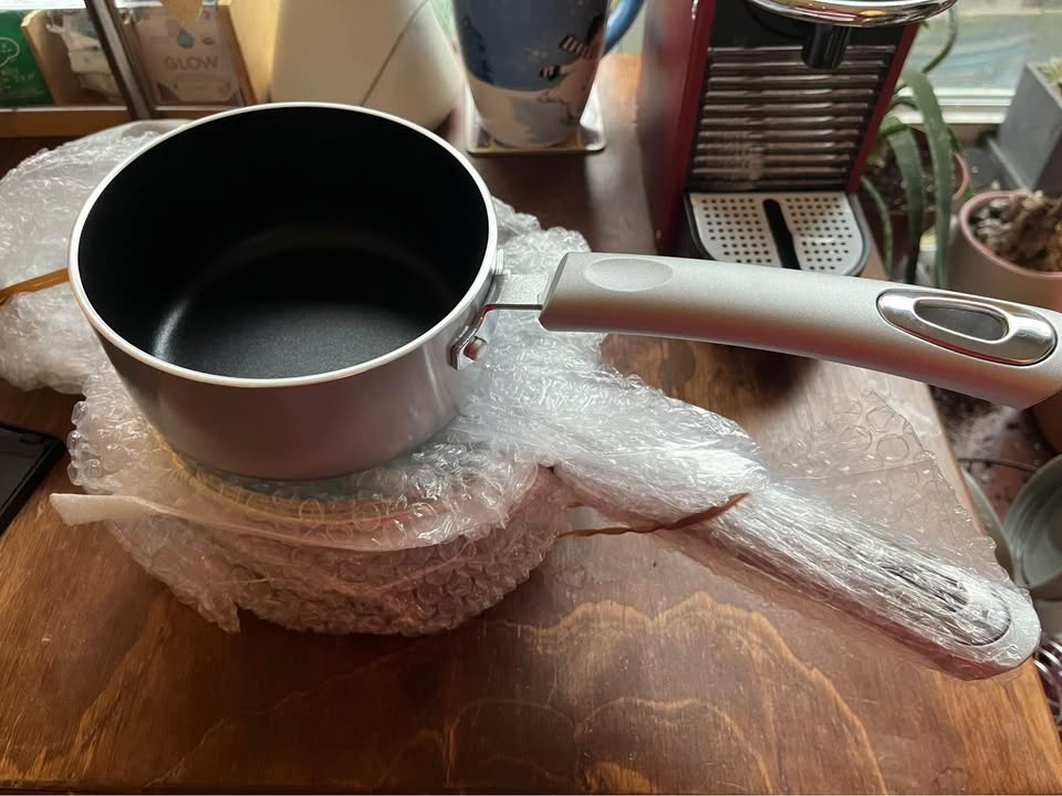 Set of 2 nonstick sauce pans - photo 2