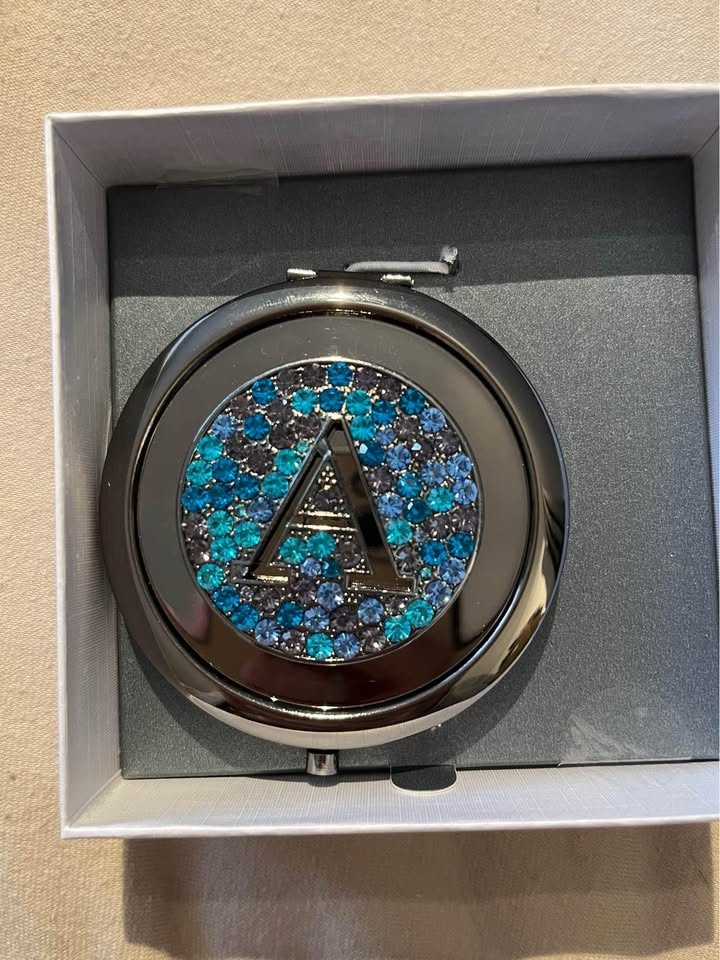 Mirror compact