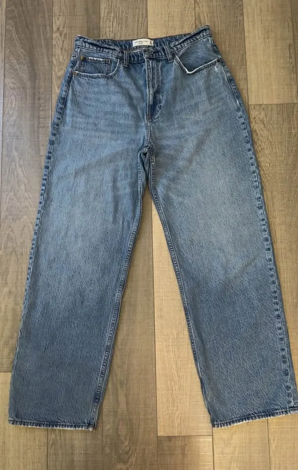 Abercrombie High Rise Loose Jean 30 R image indicator(4)