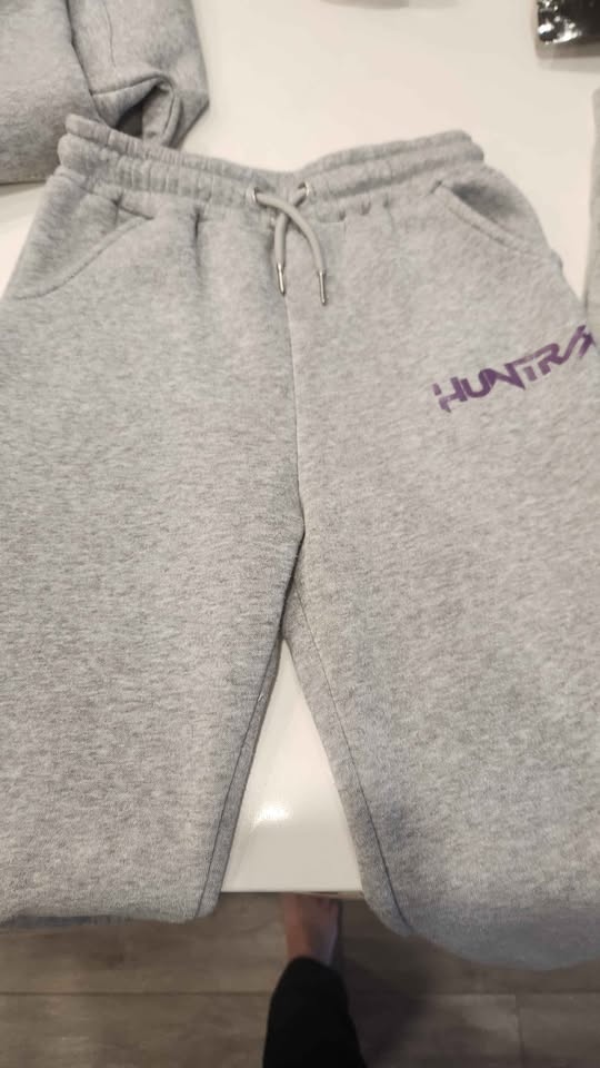 3 piece Huntrix/Kpop demon hunters jogging suit kid size 7/8 - photo 4