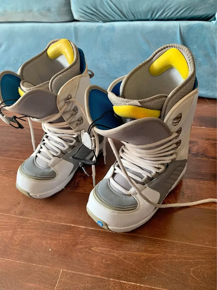 Burton Hail men size 9 snowboard boots thumbnail