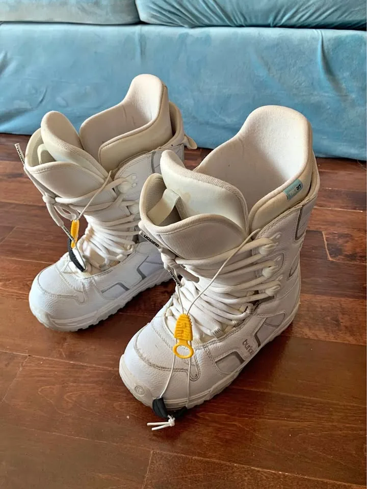 Burton Coco women size 8 snowboard boots thumbnail