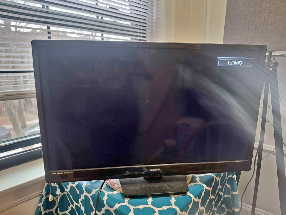 32" LED Sanyo TV
