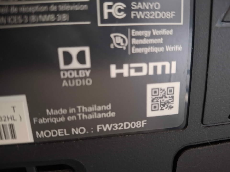 32" LED Sanyo TV - photo 2