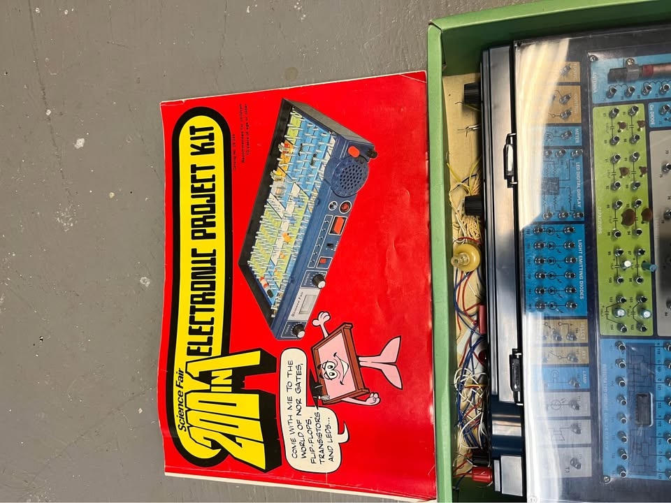 Vintage Radio Shack Electronic Project Lab - photo 2