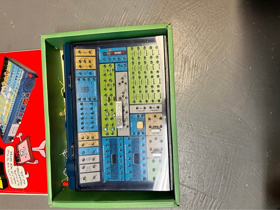 Vintage Radio Shack Electronic Project Lab - photo 3