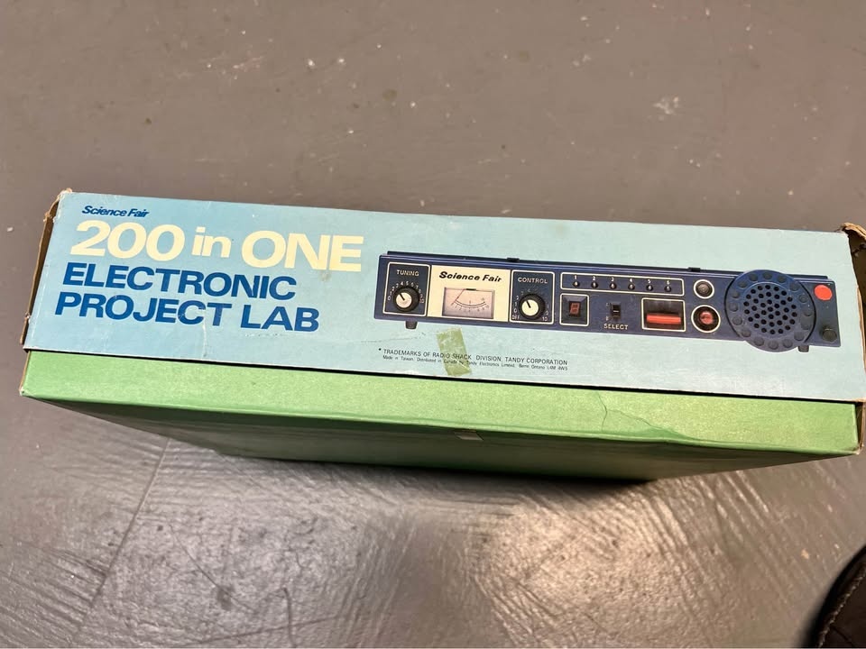 Vintage Radio Shack Electronic Project Lab - photo 4