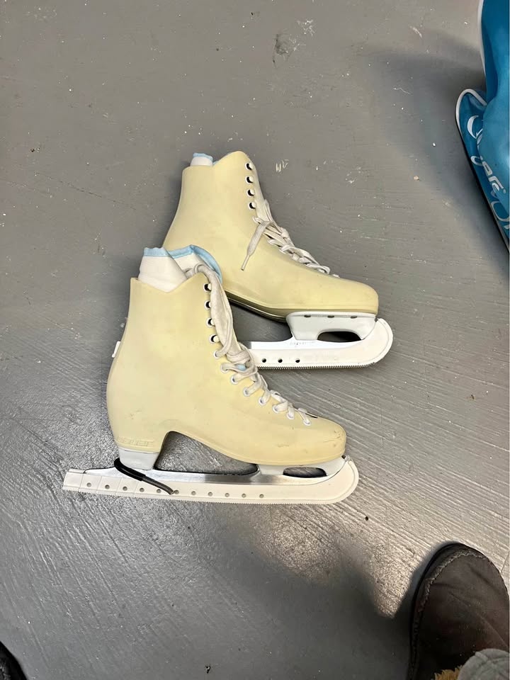 Bauer Molded Figure Skates