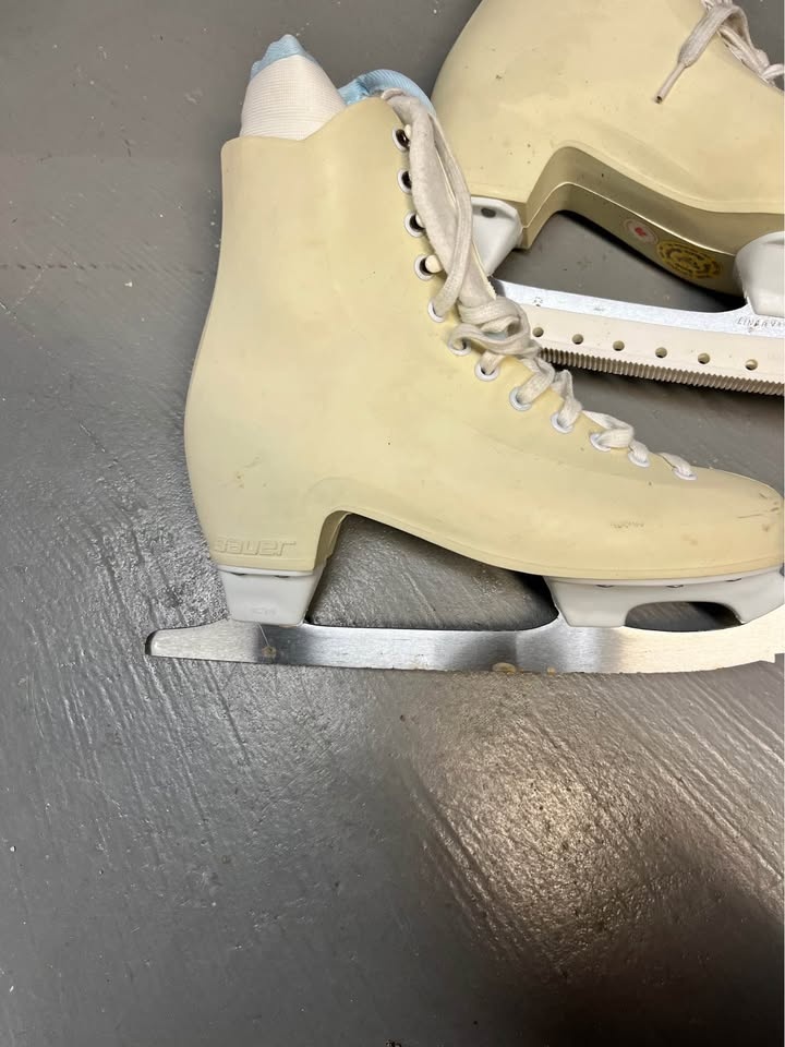 Bauer Molded Figure Skates - photo 2