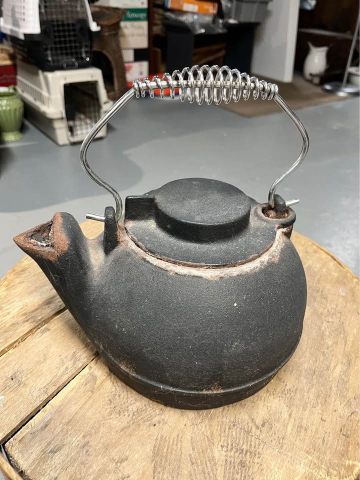 Cast Iron Kettle - photo 2