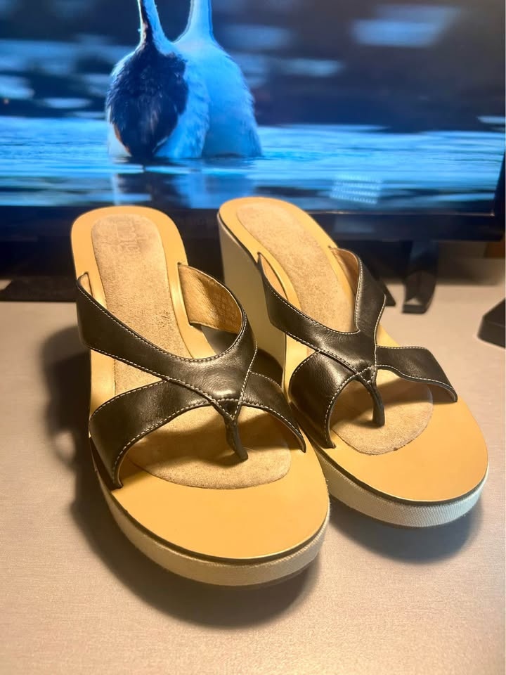 Indigo by Clarks Black Wedge Sandals – Women’s Size 9.5 - photo 2