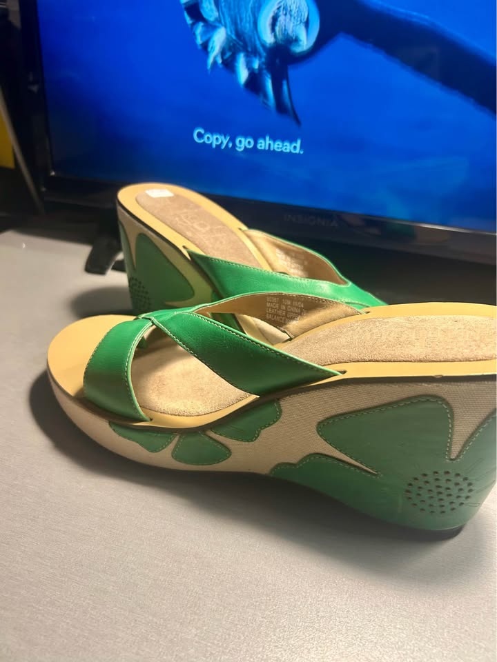 Indigo by Clarks Green Wedge Sandals – Women’s Size 10 - photo 3
