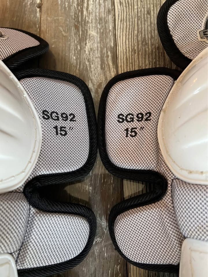 Easton SG92 15" Ice Hockey Shin Guards Pads Like New - photo 3