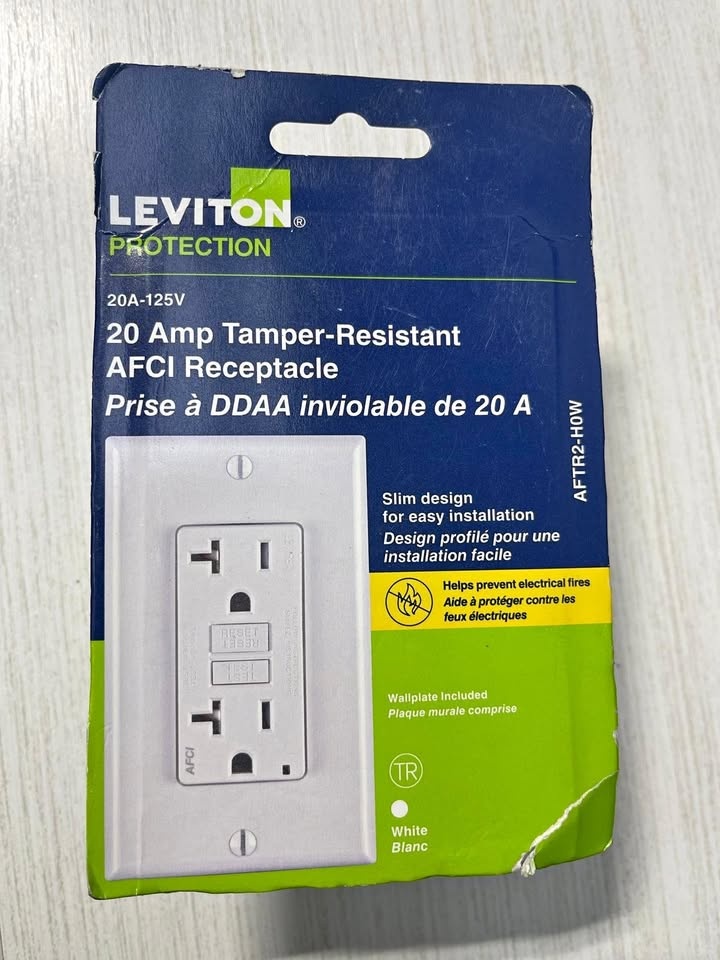Leviton AFCI Duplex Outlet with LED, White AFTR2-W