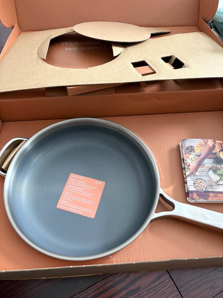 Brand New Our Place Always Pan Pro Set w/ Lid & Spatula (Latest) - photo 4