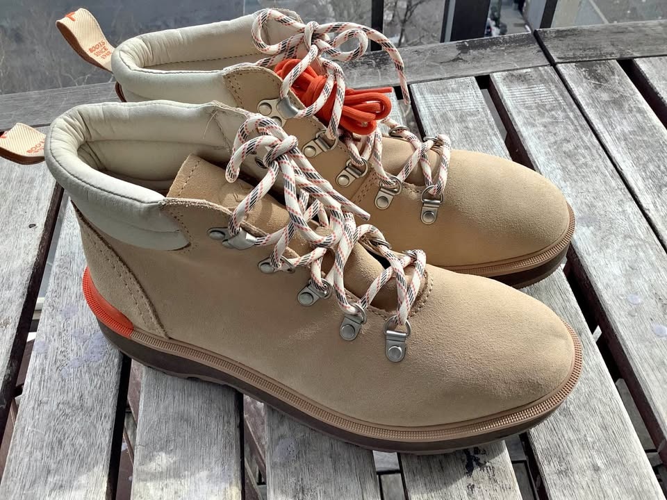 Women’s Sorel Hi-Line Hiker Waterproof Boots - size 9 - NWOB