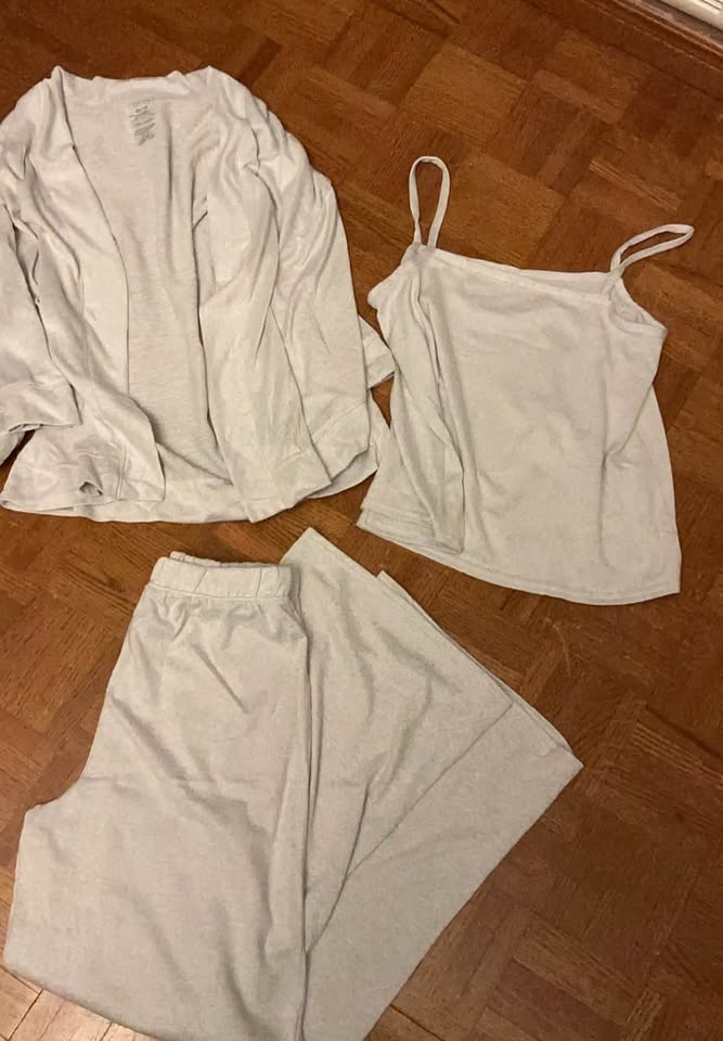 Ladies XS Pajama set - photo 2