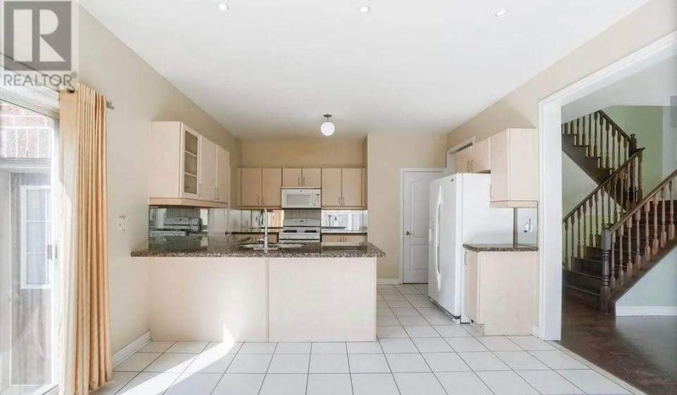 4 Beds 4 Baths - House - photo 2