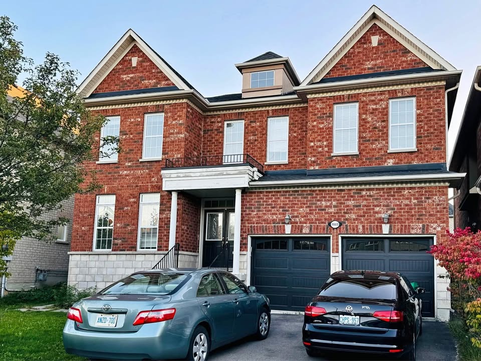 4 Beds 4 Baths - House