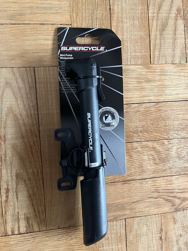 Bike Helmet & Tire Pump - photo 3