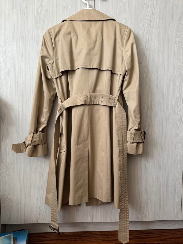 Classic beige trench coat - photo 2