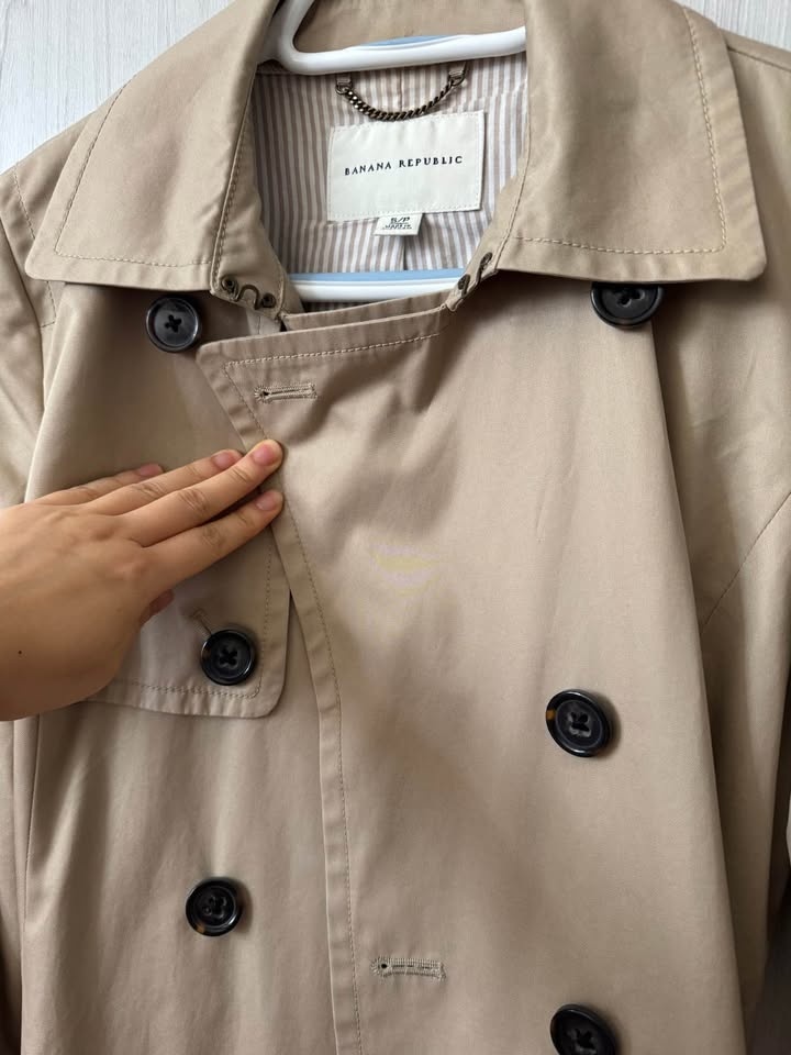 Classic beige trench coat - photo 4