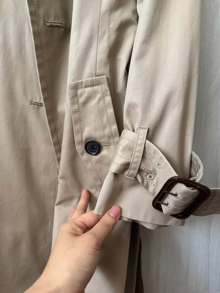Classic beige trench coat - photo 5