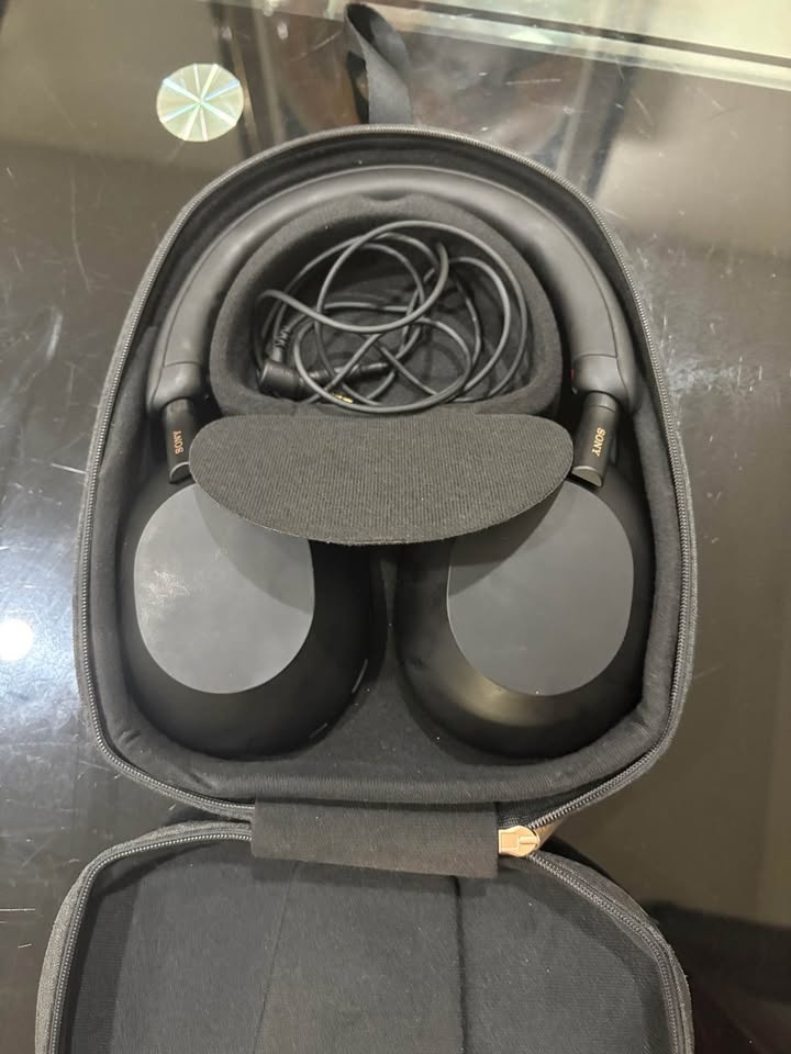 Sony XM5 Headphones - photo 2