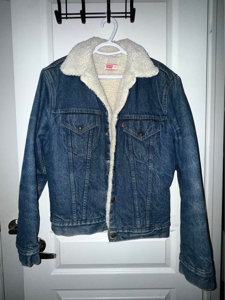 Vintage Levi’s Sherpa-Lined Denim Trucker Jacket - photo 2