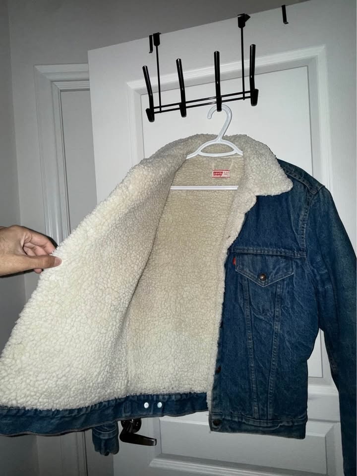 Vintage Levi’s Sherpa-Lined Denim Trucker Jacket - photo 4