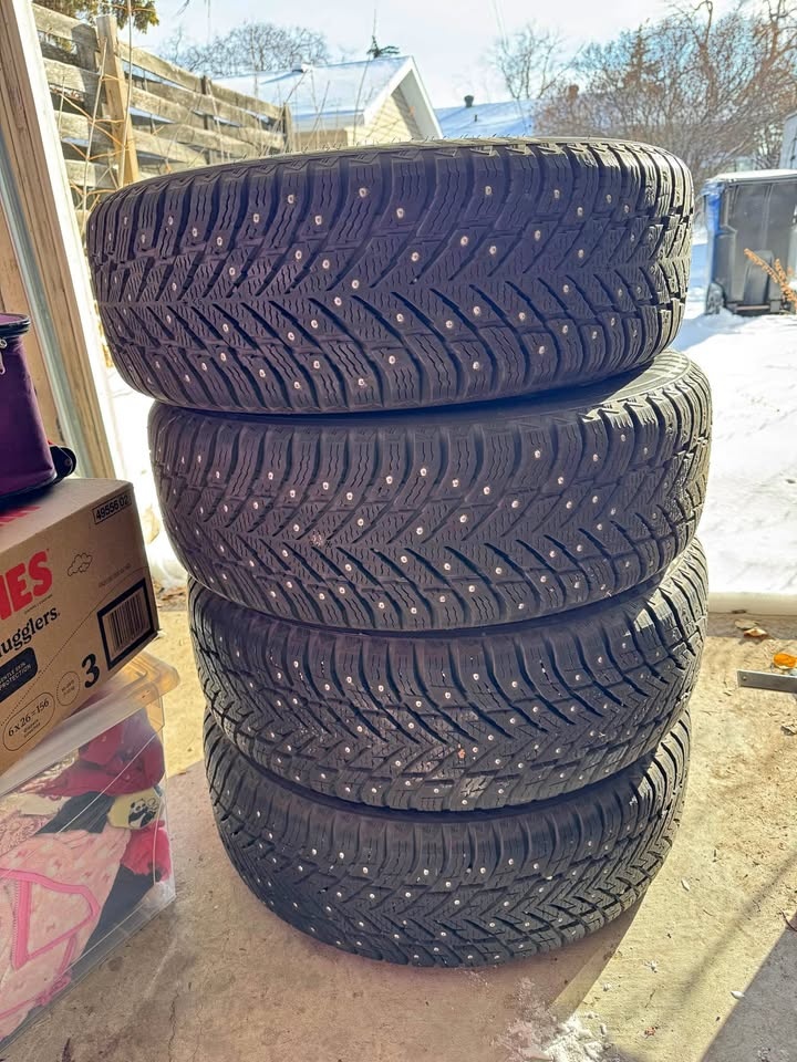 4 Studded Winter Tires - Nokian Hakkapeliitta 10 SUV 235/65R17