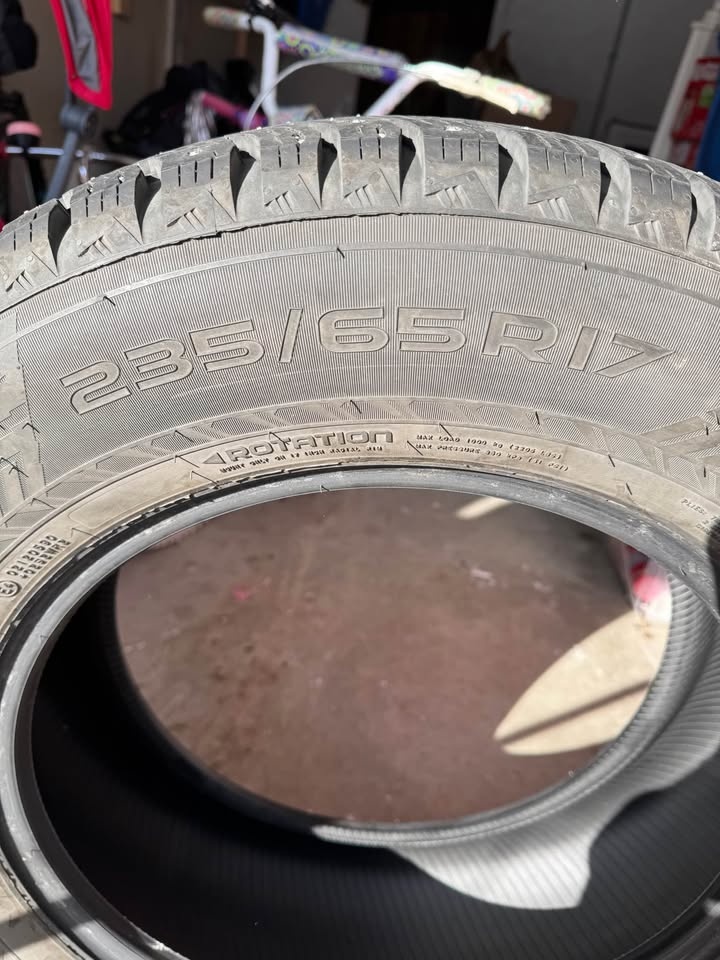 4 Studded Winter Tires - Nokian Hakkapeliitta 10 SUV 235/65R17 - photo 5