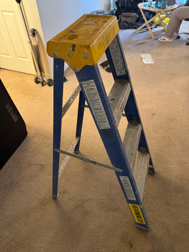 4 foot featherlight fibre glass ladder - photo 2