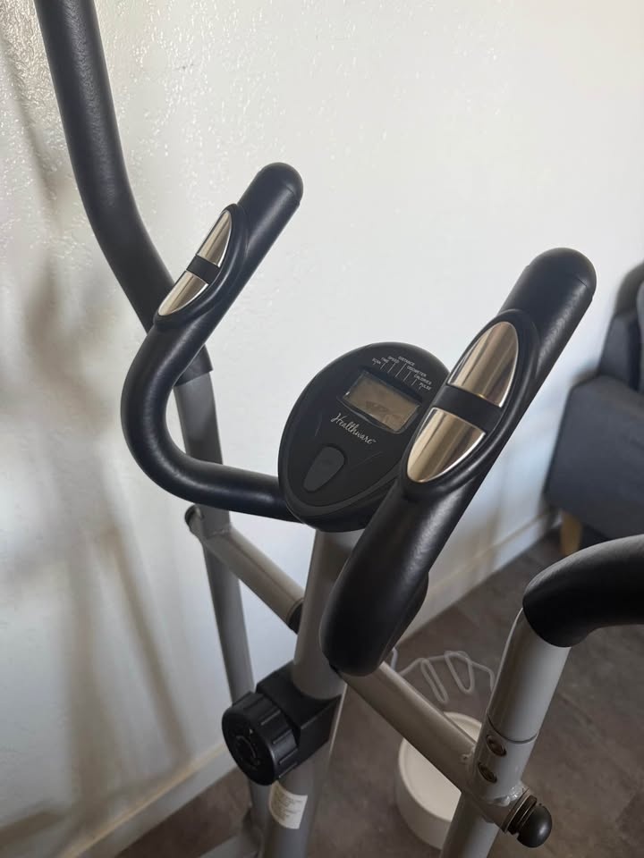 Elliptical Trainer - photo 3