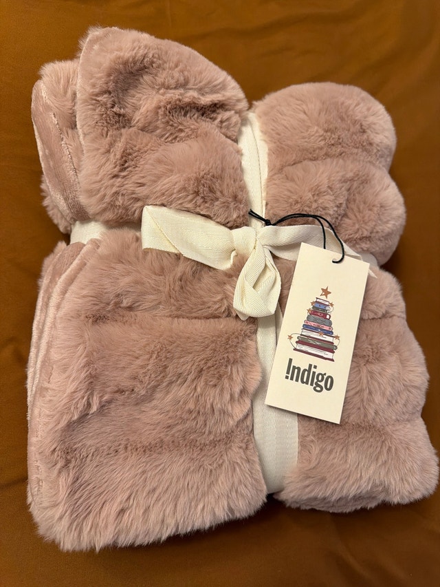 Brand New Chapters Indigo Faux Fur Throw - Rose - photo 4
