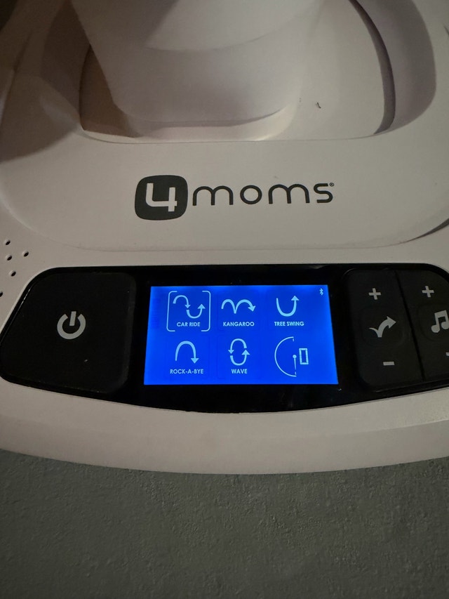 4MOMS Mamaroo Baby Swing