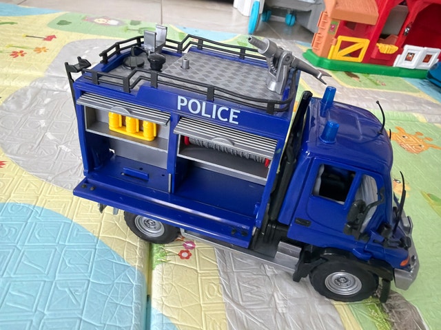 Mercedes Benz Police Truck Majorette Toy - photo 4
