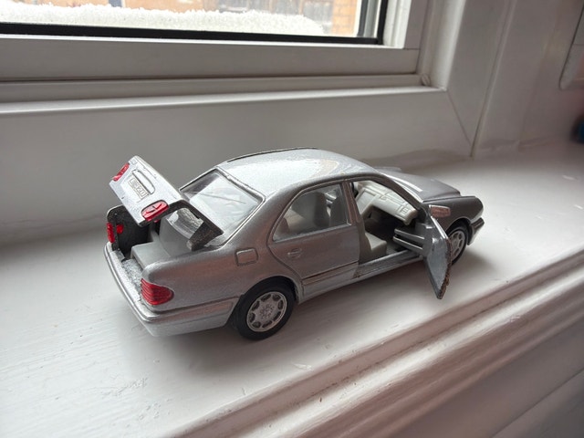 Mercedes Benz E320 Toy Car - Rare E Class Collectible - photo 3