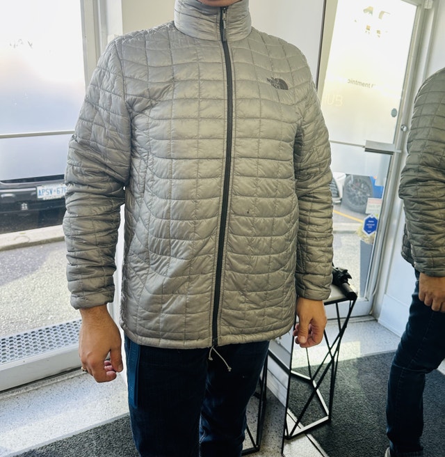 North Face Men's Jacket - Size Large