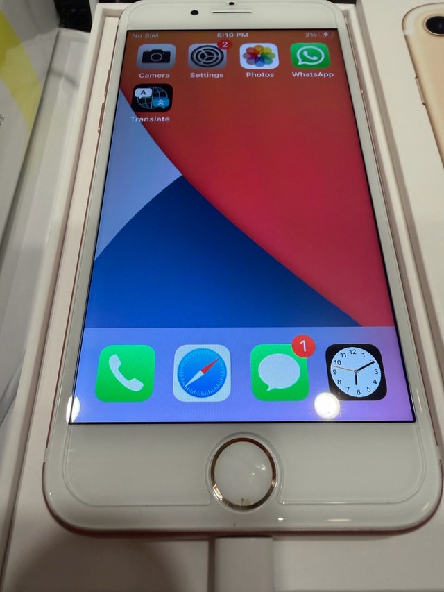 iPhone 7 Rose Gold 128GB Like New - 1 Owner - photo 2