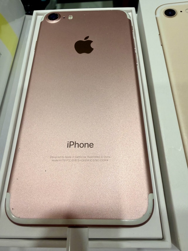 iPhone 7 Rose Gold 128GB Like New - 1 Owner - photo 5