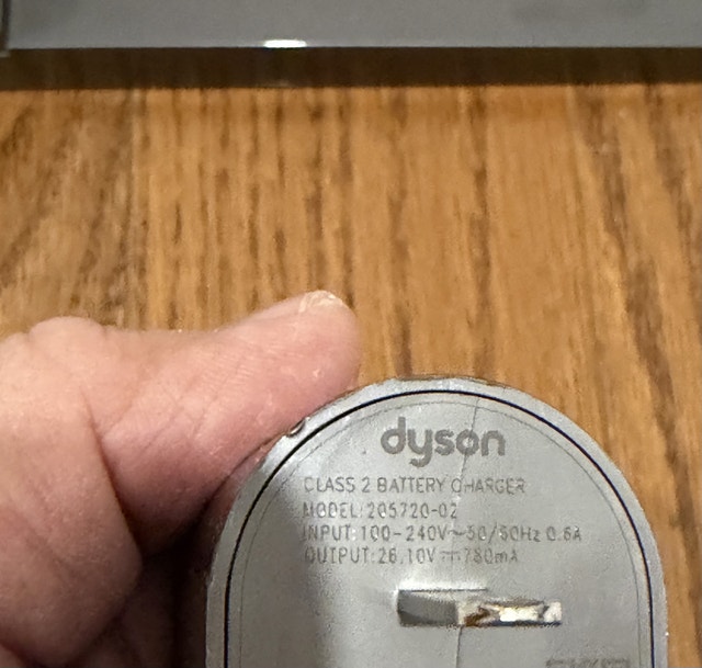 Dyson AC Power Adapter 205720-02 for V6 V7 V8 - photo 3