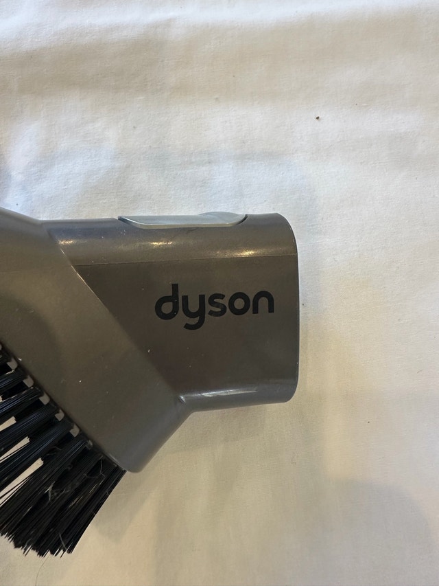 Like new authentic cordless V8 V10 V11 vacuum brush - photo 3