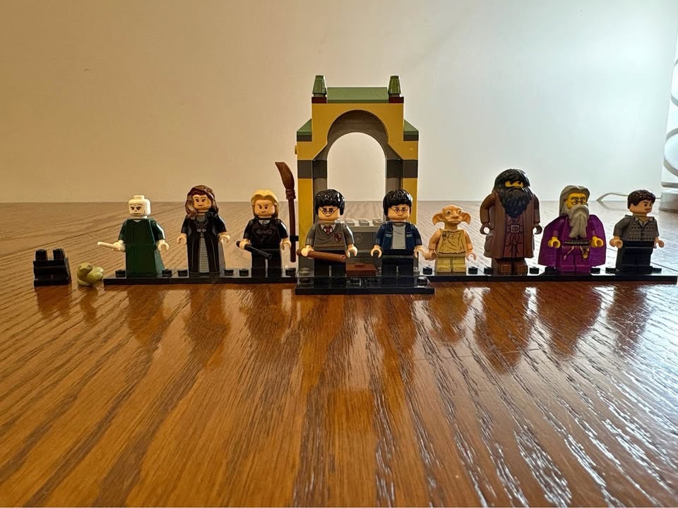 LEGO Harry Potter 4766 Graveyard Duel (2005) + Extras