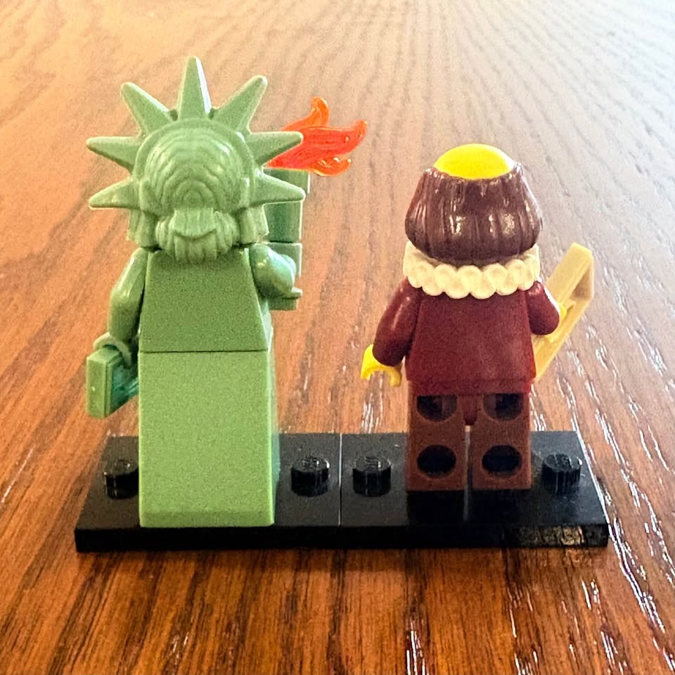 LEGO Minifigures Shakespeare + Statue of Liberty - photo 3